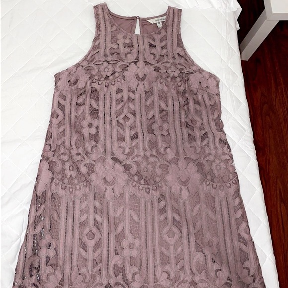 Lavender lace dress - Picture 1 of 2